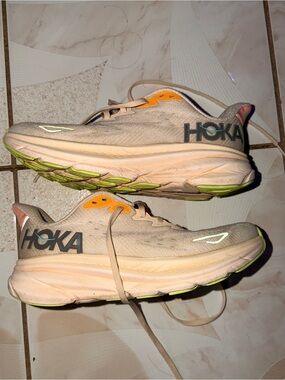 Hoka Clifton 9